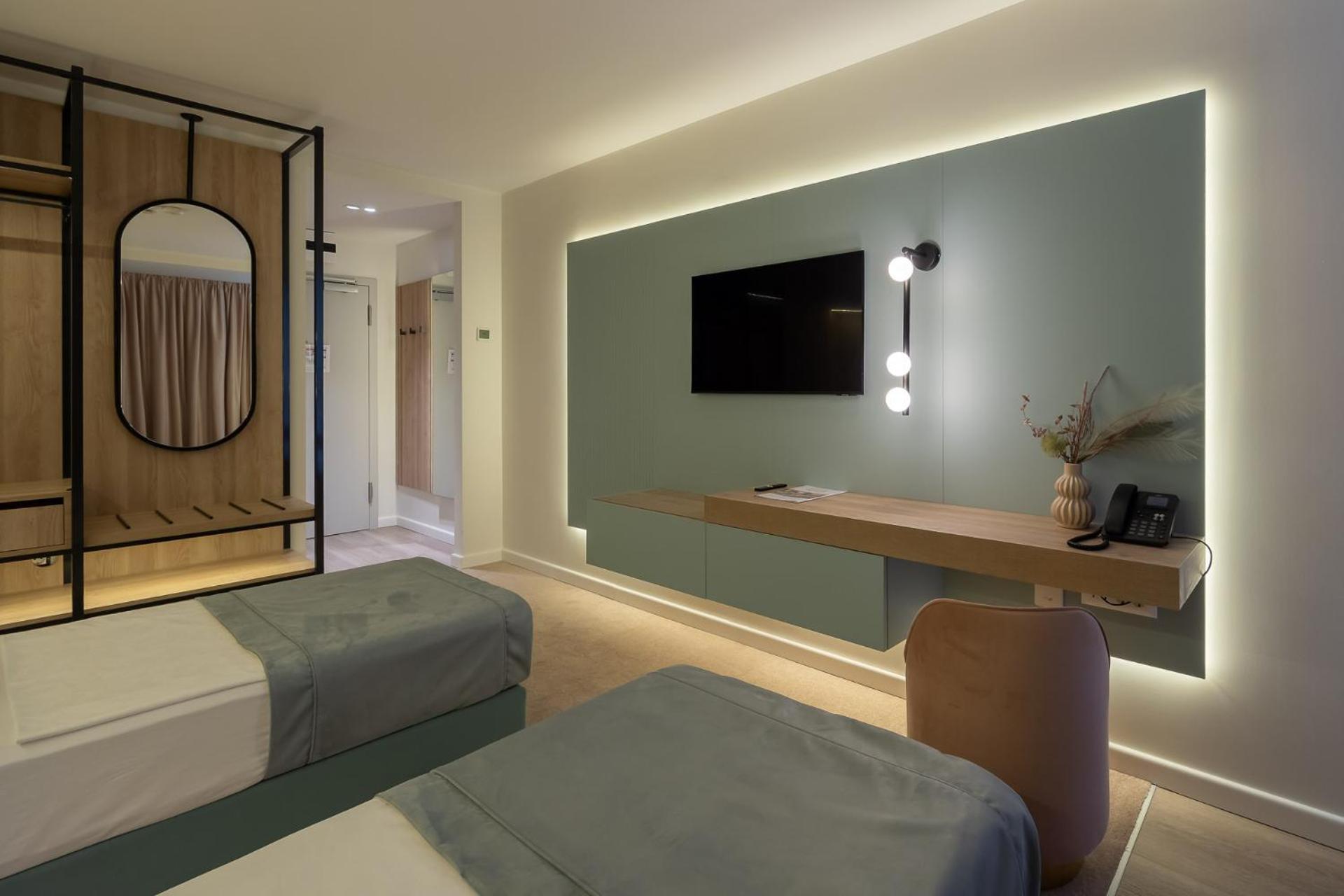 Bavaria Blu And Conference Centre Hotel 4*